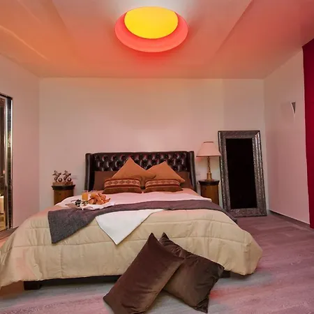 Pantheon Relais-2
